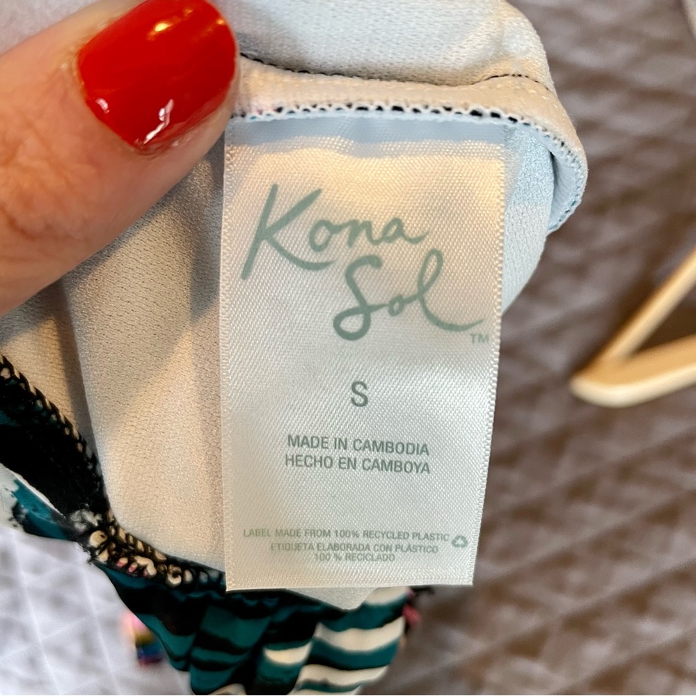 Kona Sol Twist Back Floral One Piece NWT Swimsuit - Picture 8 of 8